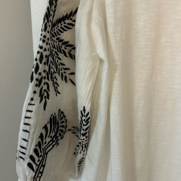 Chico’s Embroidered Gauze Sleeve Tee Size 2 New w/o tags - Picture 3 of 4